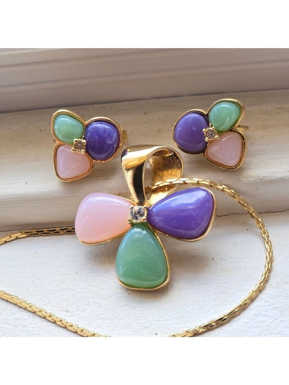 Vintage Avon floral Necklace clip on Earrings Set Tourmaline Impressions Pastel